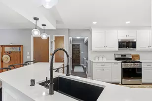 10653 Beacon Hill Ct, Franklin, WI 53132 - Photo 18