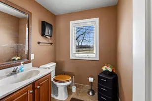 6165 N Green Bay Ave, Glendale, WI 53209 - Photo 14