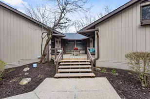 800 Aspen Dr, Fontana, WI 53125 - Photo 2