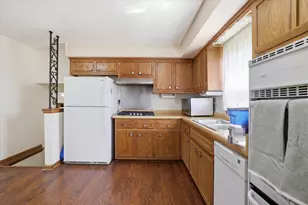 6009 Oriole Ln, Greendale, WI 53129 - Photo 10