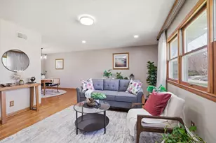 6009 Oriole Ln, Greendale, WI 53129 - Photo 6