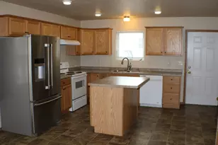 1860 Neal Ct, Green Bay, WI 54302 - Photo 12