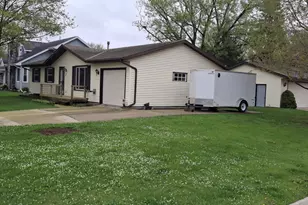 221 Robert St, Watertown, WI 53098 - Photo 8
