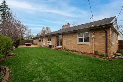321  Lakecrest Dr, Racine, WI 53402 - Photo 4