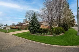321 Lakecrest Dr, Racine, WI 53402 - Photo 26