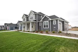 10601 N Tree Sparrow Dr, Mequon, WI 53097 - Photo 2