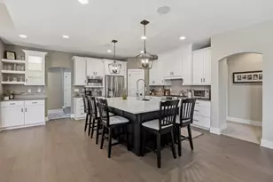 236 Four Winds Ct, Hartland, WI 53029 - Photo 6