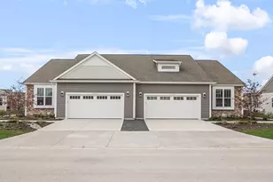 W253N6621 Aspen Ln, Sussex, WI 53089 - Photo 2