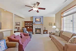 W398N5983 Autumn Woods Dr, Oconomowoc, WI 53066 - Photo 6