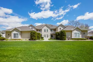 W398N5983 Autumn Woods Dr, Oconomowoc, WI 53066 - Photo 4