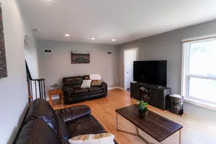 10540 W Spring Green Rd, Greenfield, WI 53228 - Photo 8
