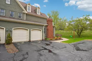 398 Oneida St, Delafield, WI 53018 - Photo 8