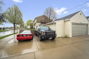 2201 S 74th St, West Allis, WI 53219 - Photo 26