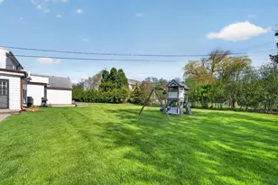 1044 W Jonathan Ln, Bayside, WI 53217 - Photo 16