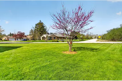 1044 W Jonathan Ln, Bayside, WI 53217 - Photo 28
