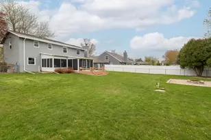 8160 S Wildwood Dr, Oak Creek, WI 53154 - Photo 6