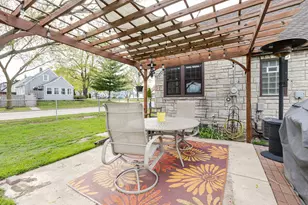 2876 S 86th St, West Allis, WI 53227 - Photo 38