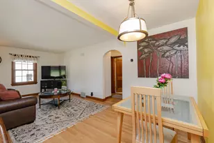 2876 S 86th St, West Allis, WI 53227 - Photo 10