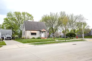 2876 S 86th St, West Allis, WI 53227 - Photo 46