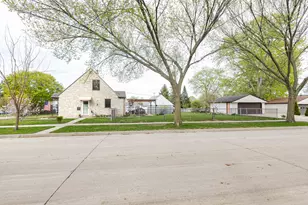 2876 S 86th St, West Allis, WI 53227 - Photo 42
