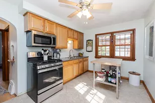 2876 S 86th St, West Allis, WI 53227 - Photo 20