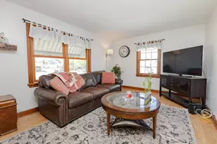 2876 S 86th St, West Allis, WI 53227 - Photo 8