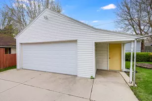 1019 S 25th St, Manitowoc, WI 54220 - Photo 4