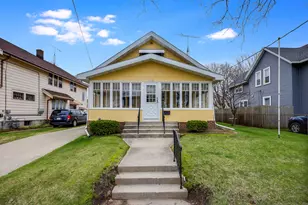 1019 S 25th St, Manitowoc, WI 54220 - Photo 2
