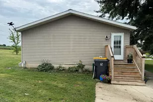 1753 Cedarview Dr, Saint Cloud, WI 53079 - Photo 4