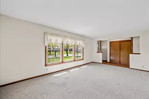 7002 W Lindner Dr, Franklin, WI 53132 - Photo 24