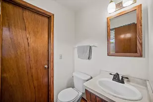 7002 W Lindner Dr, Franklin, WI 53132 - Photo 6