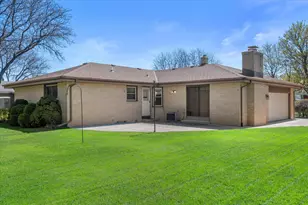 7002 W Lindner Dr, Franklin, WI 53132 - Photo 10