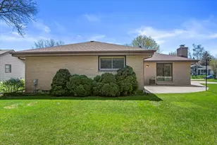 7002 W Lindner Dr, Franklin, WI 53132 - Photo 12