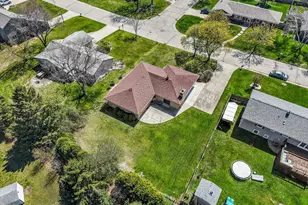 7002 W Lindner Dr, Franklin, WI 53132 - Photo 2
