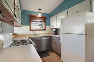 3182 N Knoll Blvd, Wauwatosa, WI 53222 - Photo 24