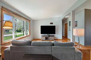 3182 N Knoll Blvd, Wauwatosa, WI 53222 - Photo 20