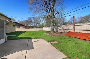 3182 N Knoll Blvd, Wauwatosa, WI 53222 - Photo 18