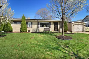 3182 N Knoll Blvd, Wauwatosa, WI 53222 - Photo 2