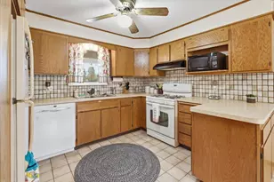 12450 39th Ave, Pleasant Prairie, WI 53158 - Photo 6