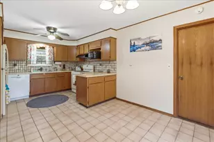 12450 39th Ave, Pleasant Prairie, WI 53158 - Photo 8