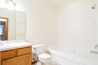 18241 W Wisconsin Ave, Brookfield, WI 53045 - Photo 28