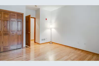 18241 W Wisconsin Ave, Brookfield, WI 53045 - Photo 24
