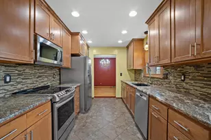 10456 S 92nd St, Franklin, WI 53132 - Photo 14