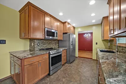 10456 S 92nd St, Franklin, WI 53132 - Photo 16