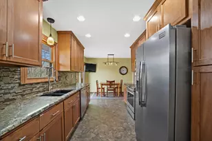 10456 S 92nd St, Franklin, WI 53132 - Photo 16