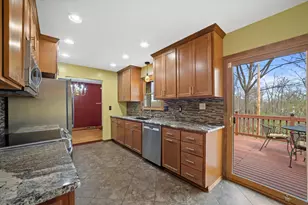 10456 S 92nd St, Franklin, WI 53132 - Photo 18