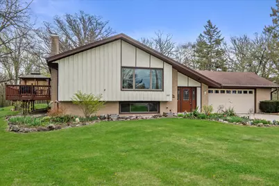 10456 S 92nd St, Franklin, WI 53132 - Photo 2