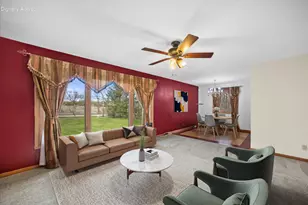 10456 S 92nd St, Franklin, WI 53132 - Photo 8