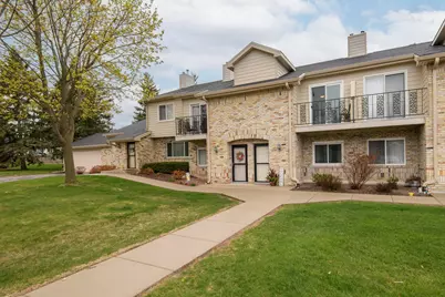 1132 W Baldwin Ct, Mequon, WI 53092 - Photo 2