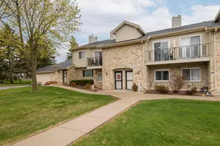 1132 W Baldwin Ct, Mequon, WI 53092 - Photo 2